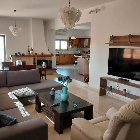 Passatempo Casa - 3 Bedroom Apartment Close To The Swimming Pool Gerani  エクステリア 写真