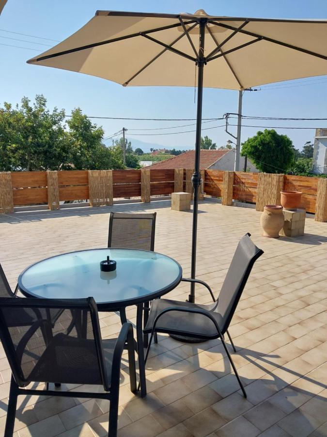 Passatempo Casa - 3 Bedroom Apartment Close To The Swimming Pool Gerani  エクステリア 写真