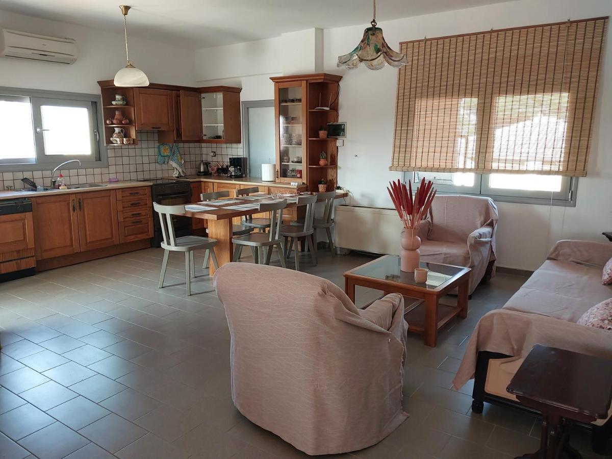 Passatempo Casa - 3 Bedroom Apartment Close To The Swimming Pool Gerani  エクステリア 写真