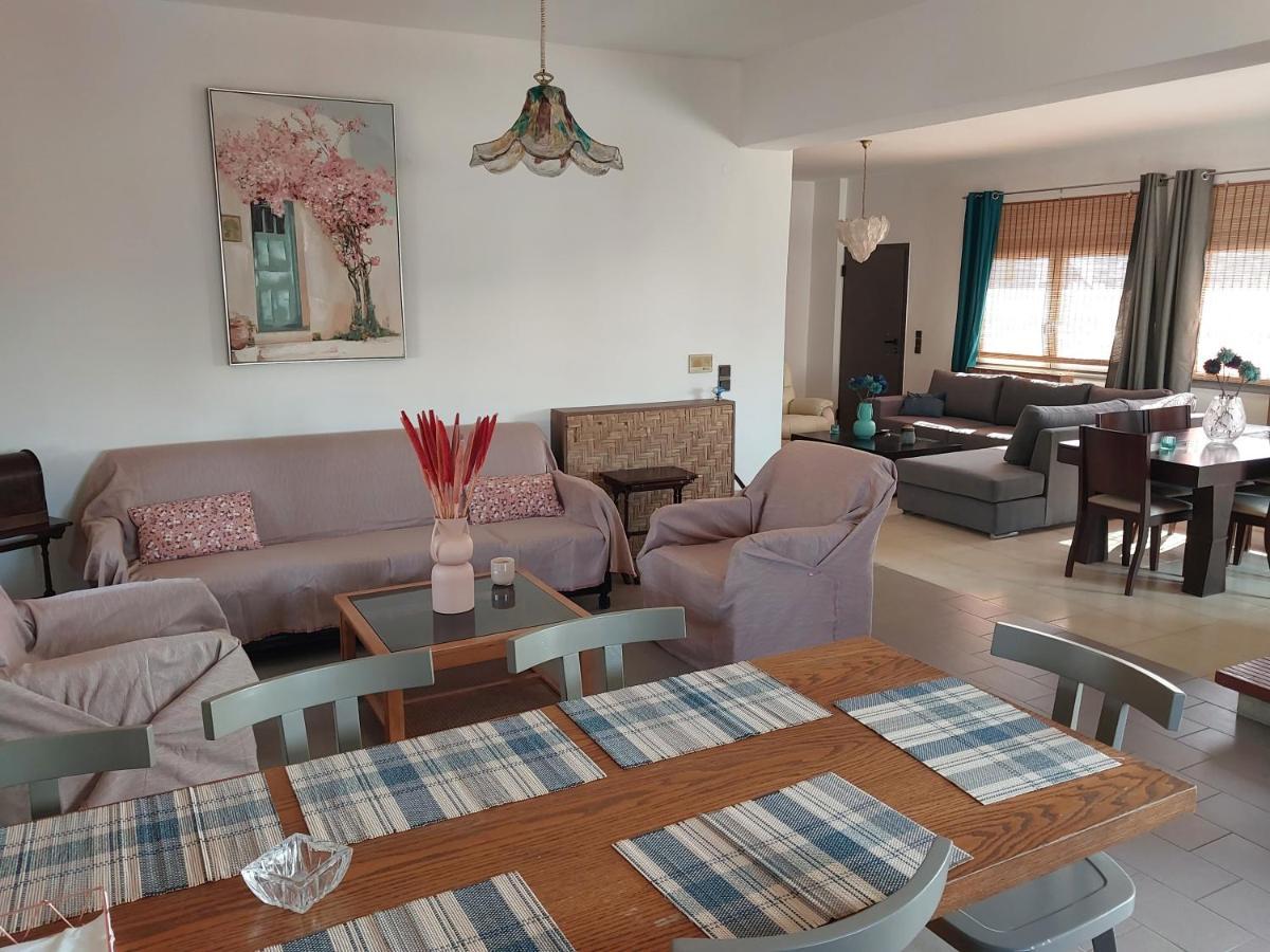Passatempo Casa - 3 Bedroom Apartment Close To The Swimming Pool Gerani  エクステリア 写真